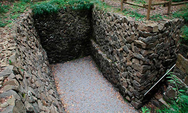 三島神社（氷沢の風穴）